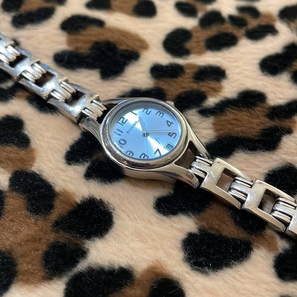 FOSSIL F2 Women’s Watch Analog Quartz Battery Stainless Steel Blue Link Band ⌚️ - Picture 10 of 17